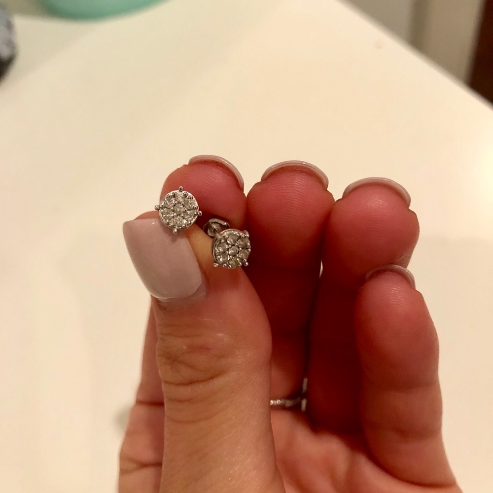 Diamond and white gold earrings